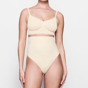 SKIMS Sculpting High Waist Thong XXS/XS - NWT